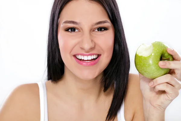 Uśmiechający się zdrowy dziewczyna z zielonym jabłkiem — Zdjęcie stockowe