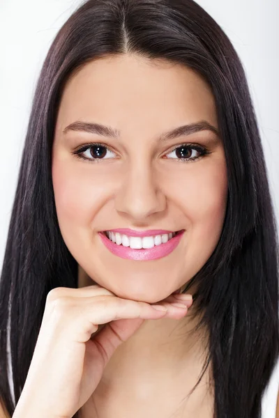 Menina sorridente com dentes saudáveis — Fotografia de Stock