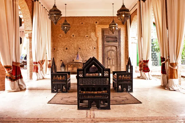 Lugar árabe tradicional para relajarse —  Fotos de Stock