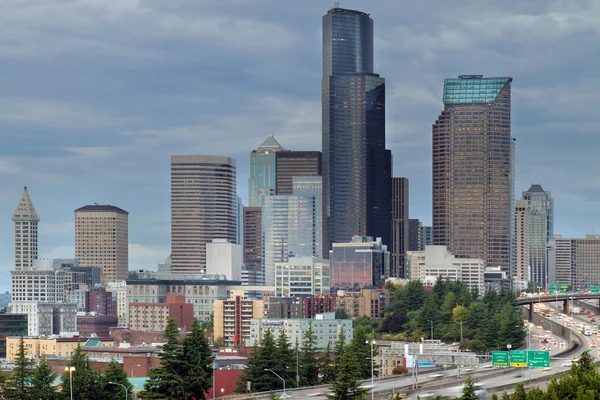 De skyline van de stad van Seattle op spitsuur — Stockfoto