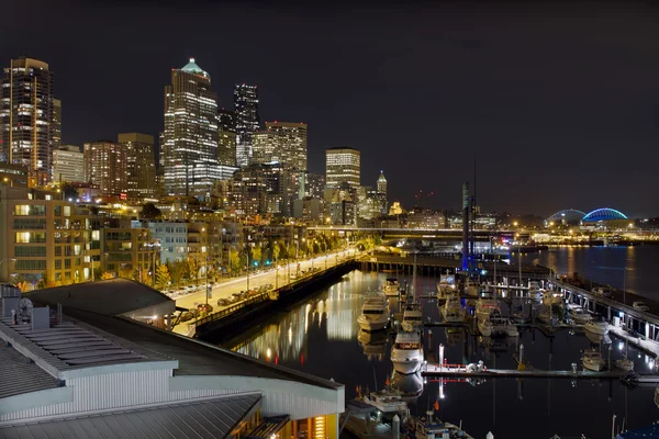 Seattle skyline van downtown waterfront marina — Stockfoto
