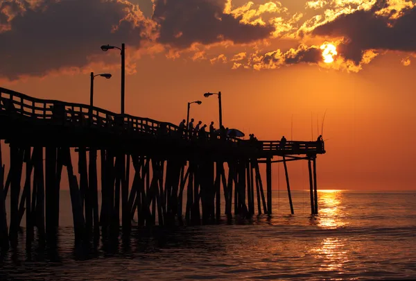 Fishermen at sunrise on a fishing pier in North Carolina — Stock Photo, Image