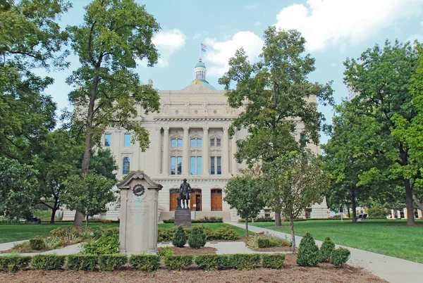 インディ アナポリスにインディアナ州議会議事堂の南側入口 — ストック写真