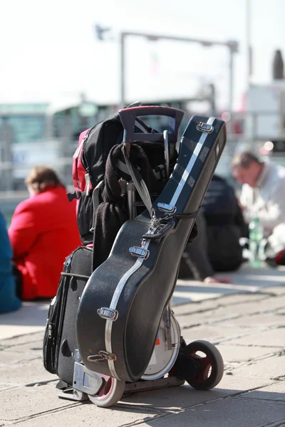 Muzyk w bagażu — Zdjęcie stockowe