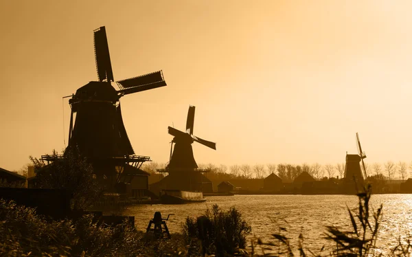 Silhouettes de moulins à vent Duch — Photo