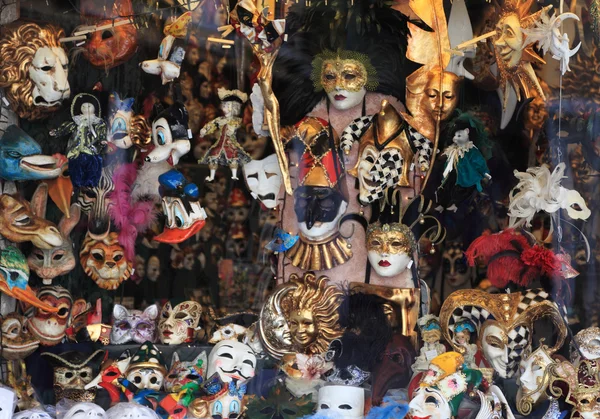 Maskers etalage in Venetië — Stockfoto