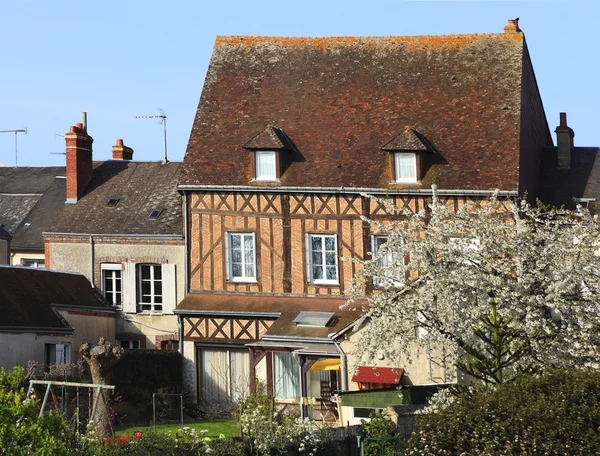Παραδοσιακό σπίτι Γαλλία άνοιξη — Φωτογραφία Αρχείου