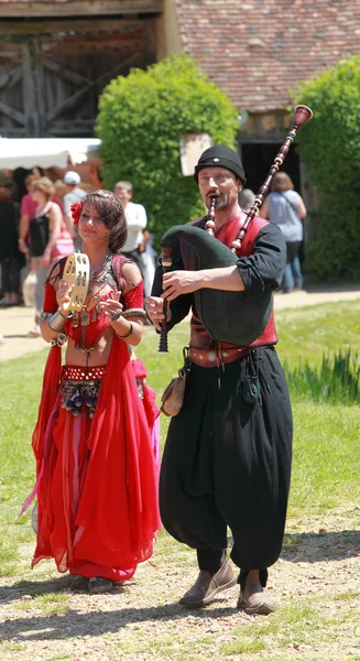 Medieval Oriental entertainers — Stock Photo, Image