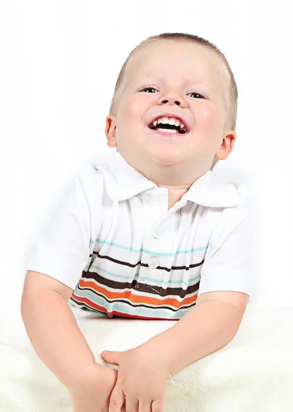Μικρό αγόρι που ποζάρει με χαμόγελο — Φωτογραφία Αρχείου