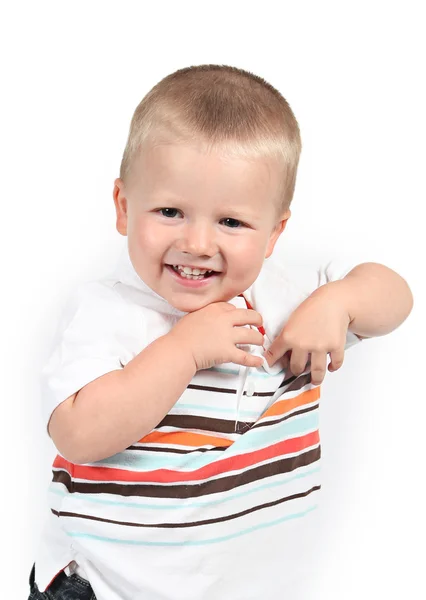 Liten pojke poserar med leende — Stockfoto