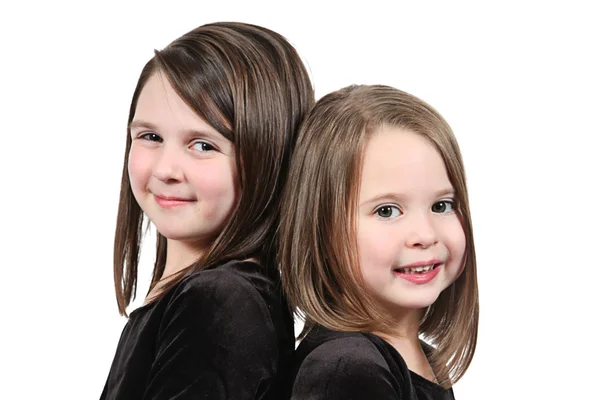 Adoráveis irmãzinhas isoladas no fundo branco — Fotografia de Stock