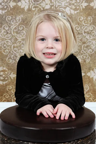 Cute little girl in studio posing for the camera — Φωτογραφία Αρχείου