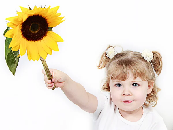 Чарівна маленька дівчинка ізольована на білому тлі — стокове фото