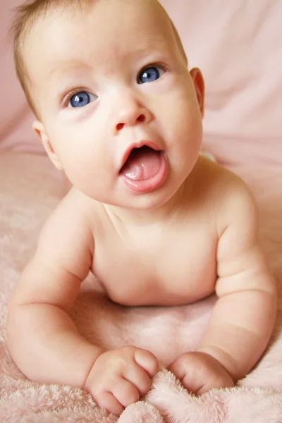 探している blanet に女の赤ちゃん — ストック写真