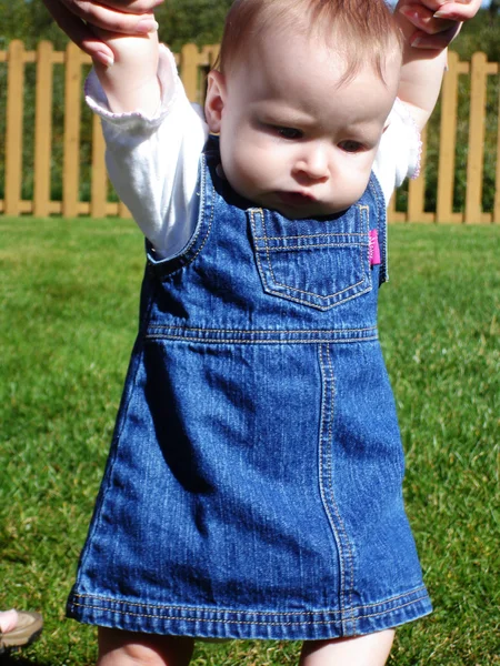 Bebê menina no vestido — Fotografia de Stock
