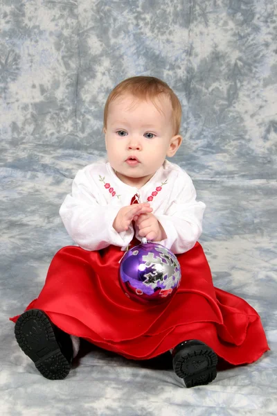 Menina bebê no vestido de Natal — Fotografia de Stock