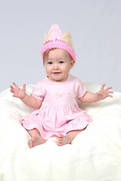 Bambina con cappello di compleanno — Foto Stock