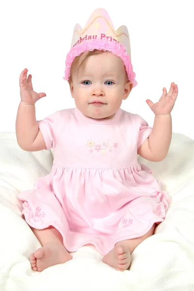 Bébé fille avec chapeau d'anniversaire et main sur l'air — Photo