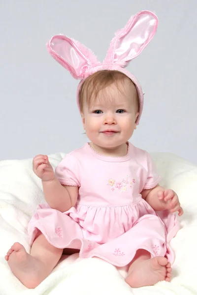 เด็กสาวที่มีหูกระต่าย — ภาพถ่ายสต็อก