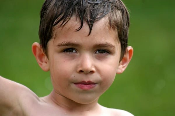 Niño tomado de cerca con el agua en la cara —  Fotos de Stock