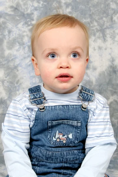Liten söt pojke närbild — Stockfoto