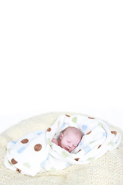 Bebê recém-nascido dormindo com espaço de cópia — Fotografia de Stock