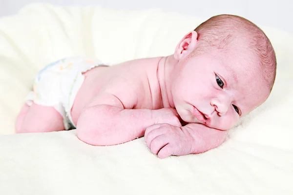 Nyfødt barn – stockfoto