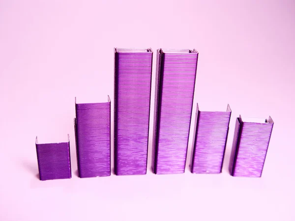 紫のステープル — ストック写真