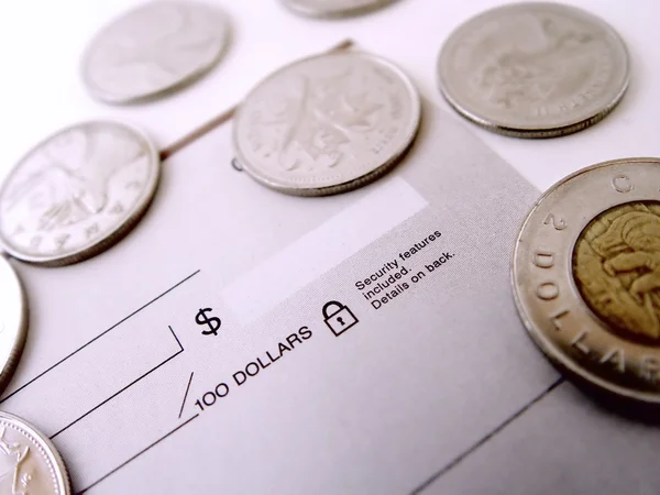 Check with Coins — Stock Photo, Image