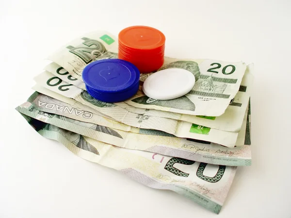 Dólar contas e fichas de poker — Fotografia de Stock