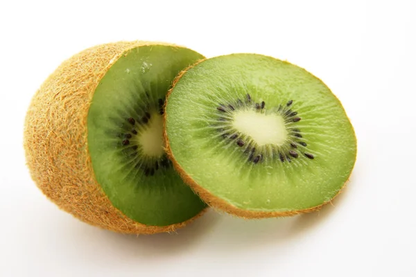 Kiwi aislado en blanco — Foto de Stock