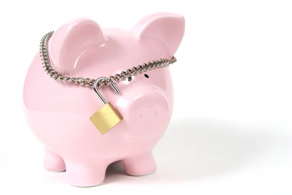 Pink Piggy Bank com bloqueio no fundo branco — Fotografia de Stock