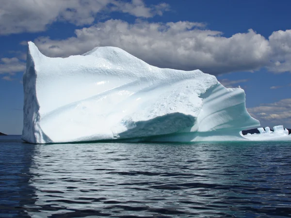 Berg van ijs in newfoundland — Stockfoto
