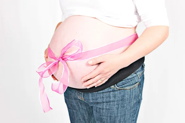 Těhotná žena v 8 měsících — Stock fotografie