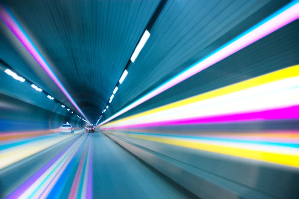 Movimiento de velocidad abstracto en túnel de carretera urbana, moti difuminado — Foto de Stock