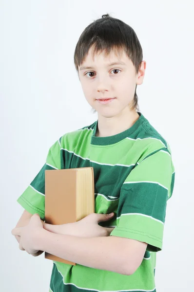 En pojke som håller en bok — Stockfoto