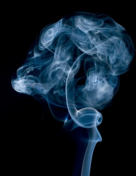 Синий дым на черном — стоковое фото