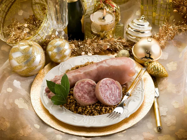 Pig trotter with lentils over golden christmas table — Stock Photo, Image