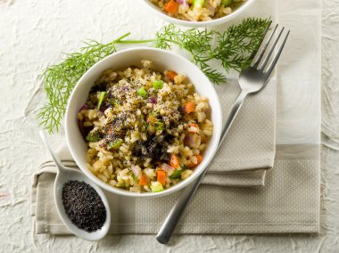 Risotto ile haşhaş tohumu ve havuç, sağlıklı gıda