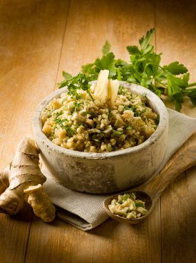 zencefil ve maydanoz, sağlıklı gıda risotto