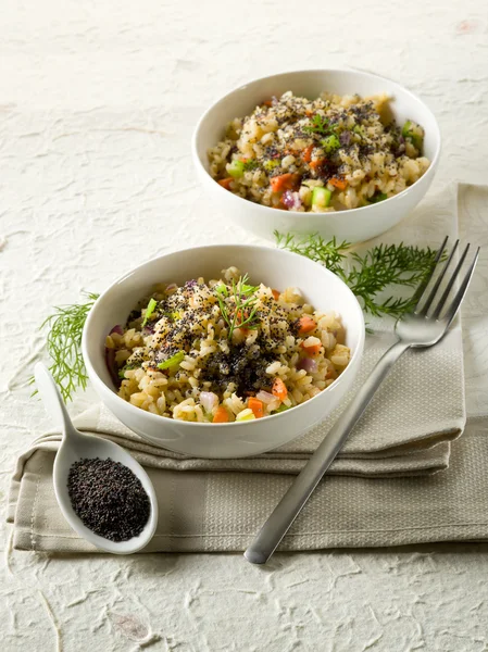 Risotto med valmuefrø og gulerødder, sund mad - Stock-foto