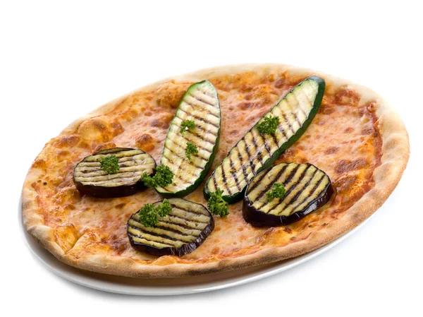 Pizza con zucchine alla griglia e melanzane — Foto Stock