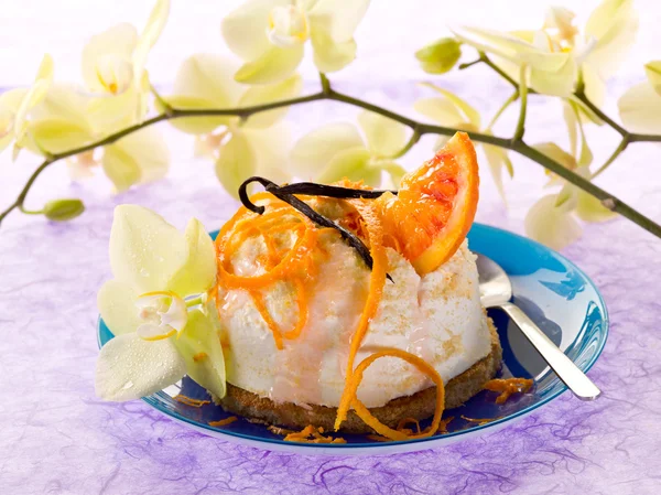 Десерт рикотта с апельсином и ванилью — стоковое фото