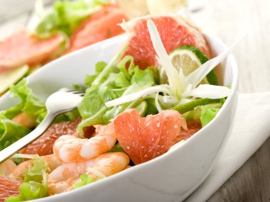 Shrimp salad with slice grapefruit and lettuce clipart