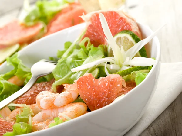 Rekesalat med grapefrukt og salat – stockfoto