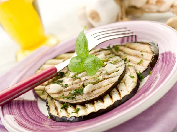 Eggplants grilled with garlic and olive oil — Stock Photo, Image