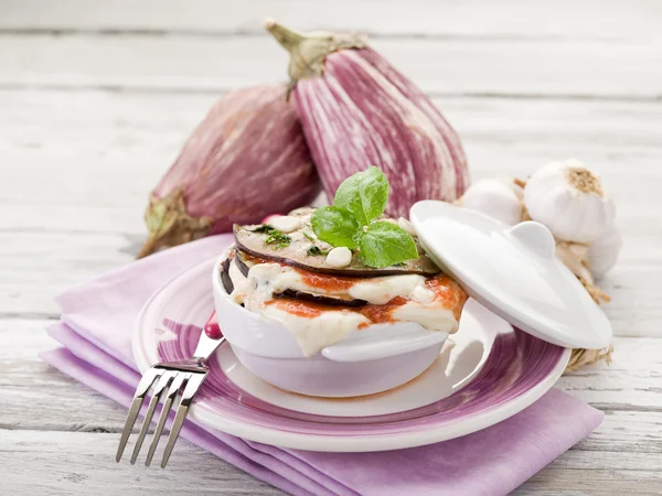 Äggplantor parmigiana traditionella italienska recept — Stockfoto