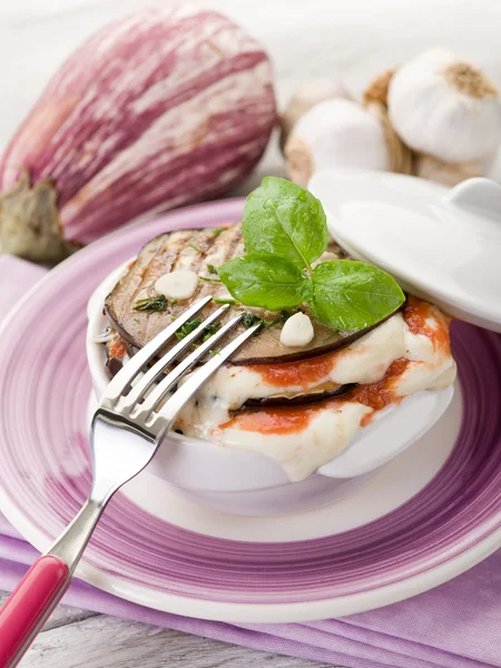 Äggplantor parmigiana traditionella italienska recept — Stockfoto