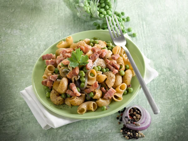 Pasta with peas bacon and parsley — Stock Photo, Image