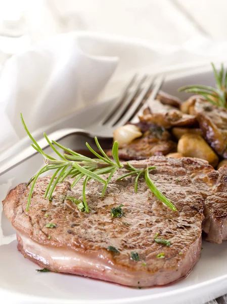 Grilled tenderloin with cep mushroom — Stock Photo, Image